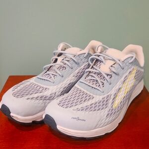 Women's Altra viho trainer